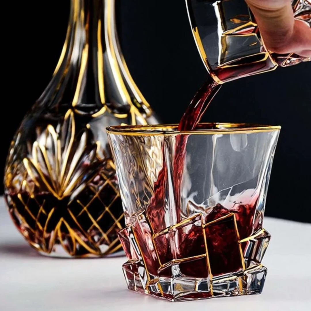 Copos de Uísque Gold Line – Cristal Dourado para Whisky, Cerveja e Coquetéis | Home Gaju