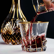 Copos de Uísque Gold Line – Cristal Dourado para Whisky, Cerveja e Coquetéis | Home Gaju