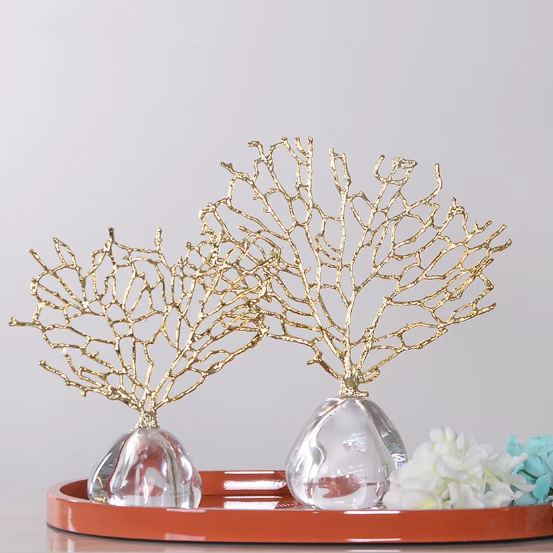 Estatueta Decorativa de Coral Dourado com Base Transparente em Resina | Decoração Sofisticada para Casa | Home Gaju