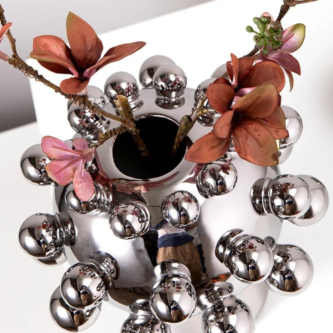 Vaso de Cerâmica Banhado a Prata com Bolinhas Geométricas | Arte Moderna | Home Gaju