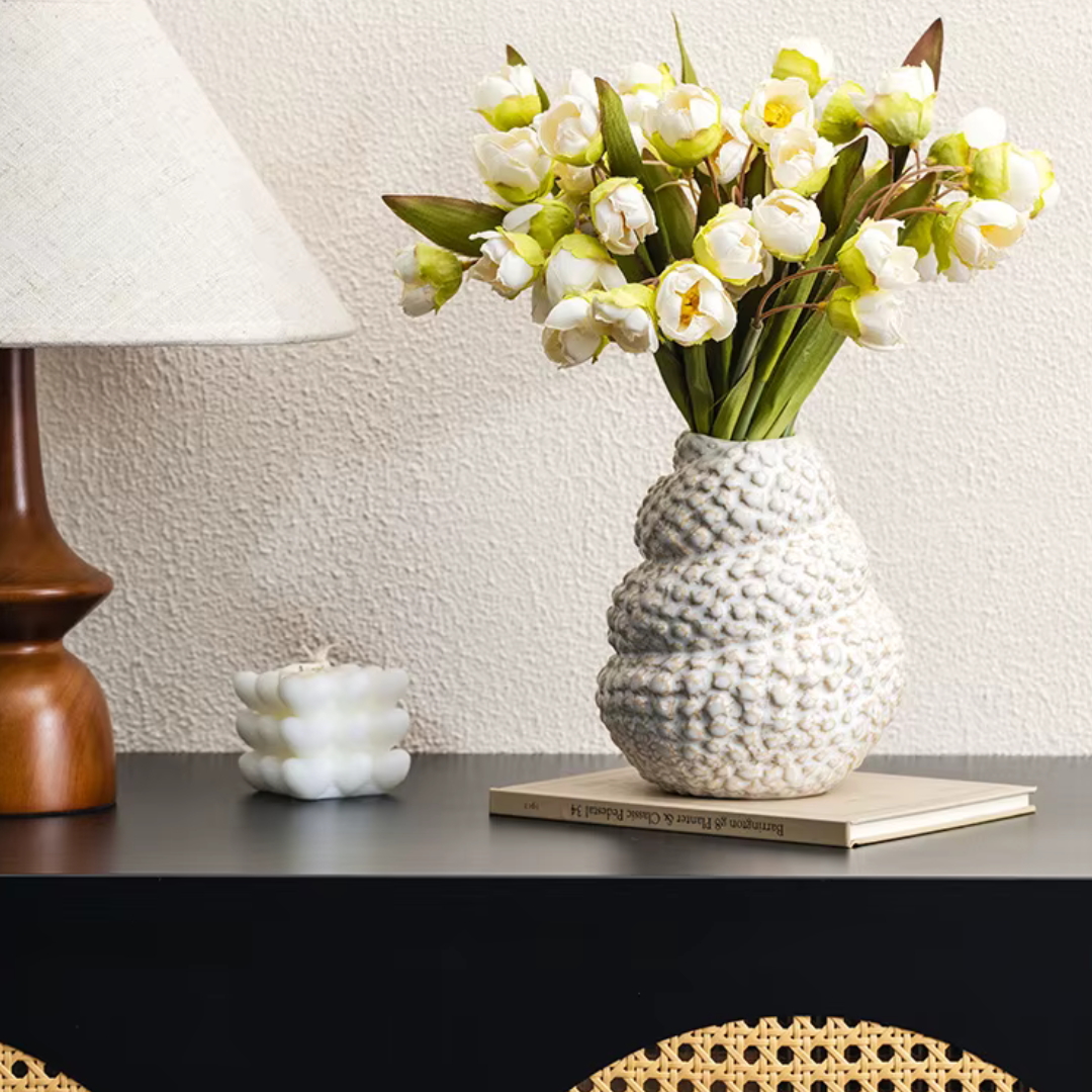 Vaso de Cerâmica com Textura e Formato de Concha | Design Nórdico para Arranjos de Flores | Home Gaju