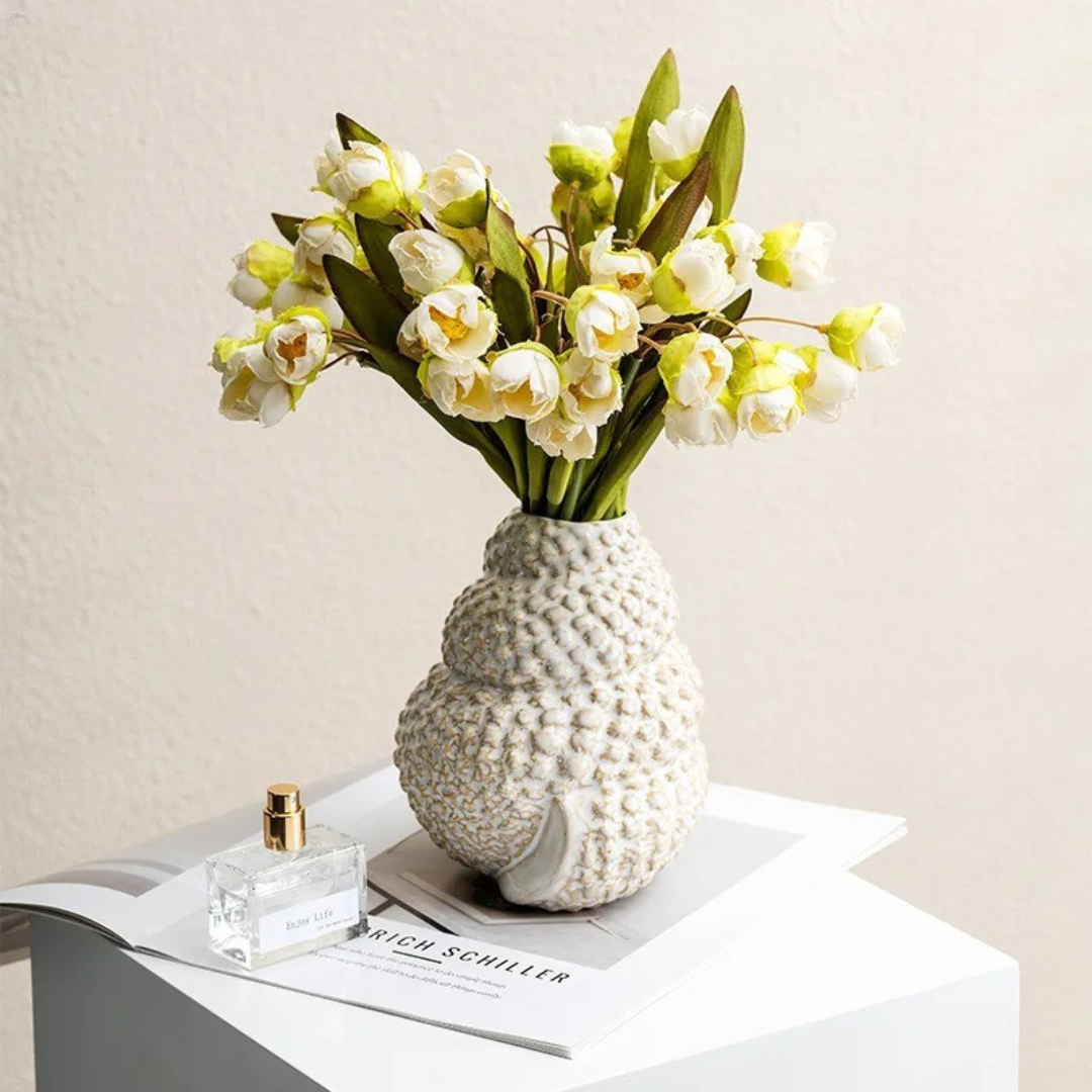 Vaso de Cerâmica com Textura e Formato de Concha | Design Nórdico para Arranjos de Flores | Home Gaju