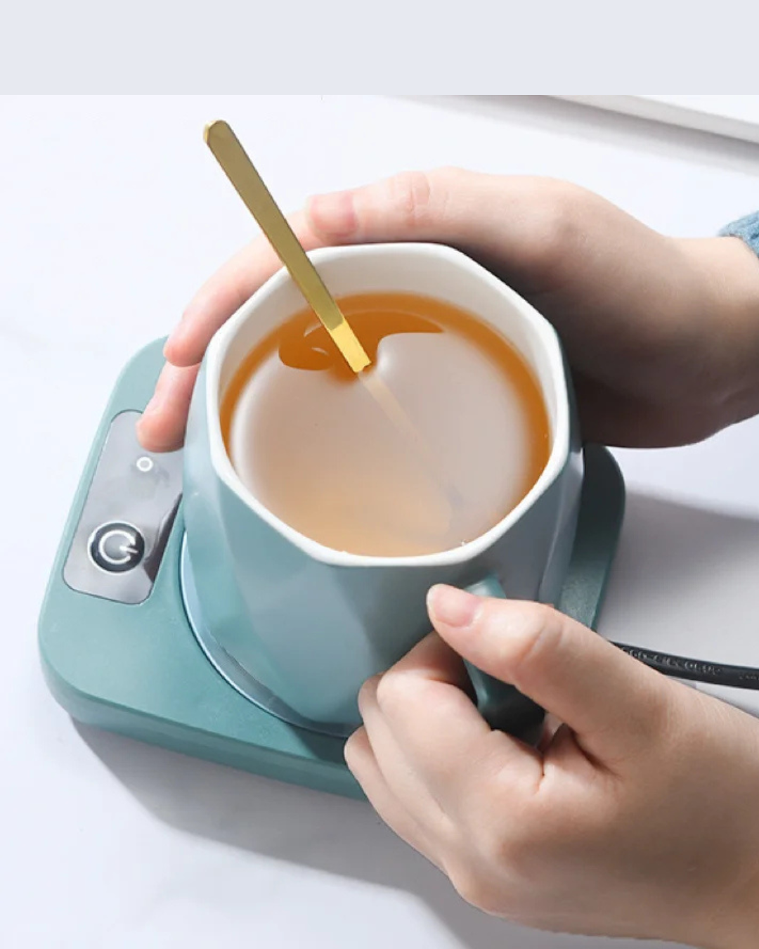 Aquecedor Elétrico de Caneca em uso