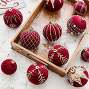 Bolas de Natal Pintadas e de Pelúcia Vermelhas - Enfeites Criativos para Árvore de Natal | Home Gaju