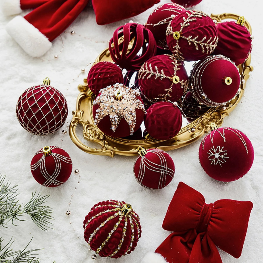 Bolas de Natal Pintadas e de Pelúcia Vermelhas - Enfeites Criativos para Árvore de Natal | Home Gaju