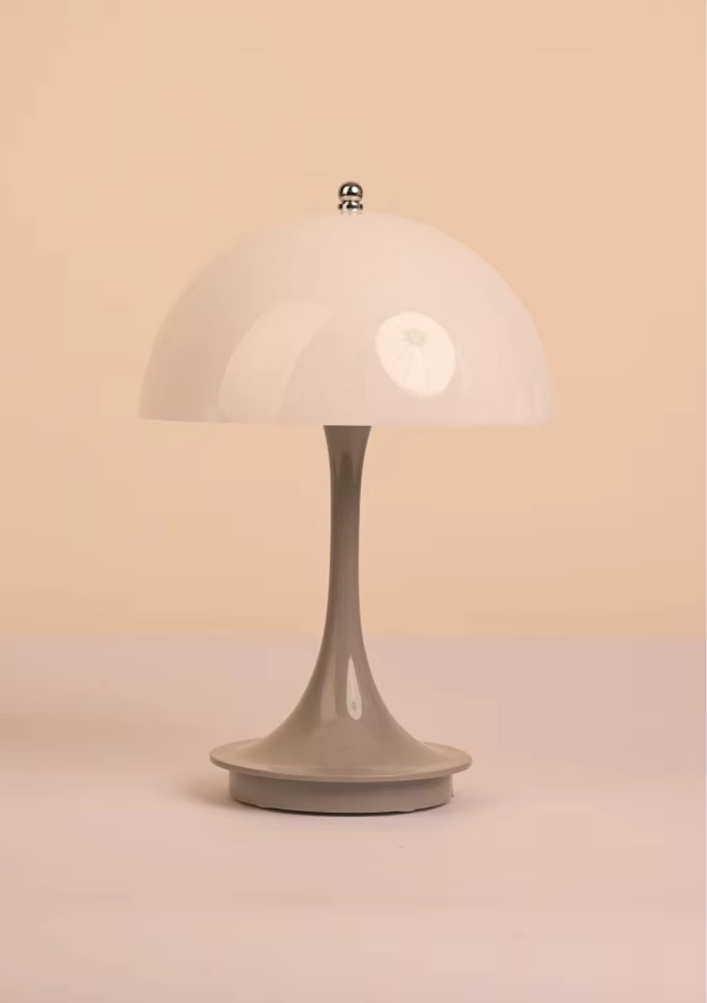 Candeeiro de Mesa Cogumelo com base na cor marrom