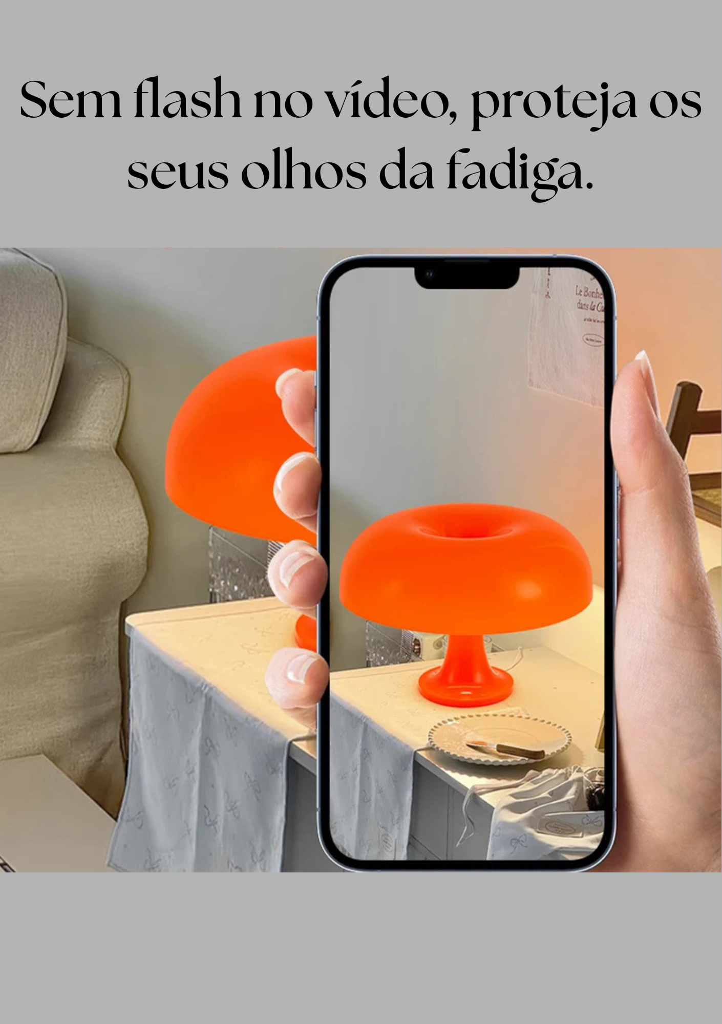 Tirando foto com celular do Candeeiro de Mesa sobre a mesa