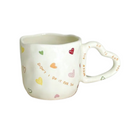 caneca encantadora, feita de porcelana cerâmica, destaca-se pelo design único e romântico da alça em forma de coração, pintada à mão