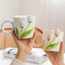 Caneca de Cerâmica Esculpida à Mão – Design de Tulipa, 500ml, Com Colher Home Gaju