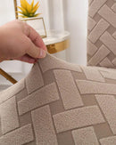 Capa para Cadeira em Jacquard em cadeira marrom no detalhe