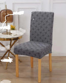 Capa para Cadeira em Jacquard em cadeira cinza perto de mesa
