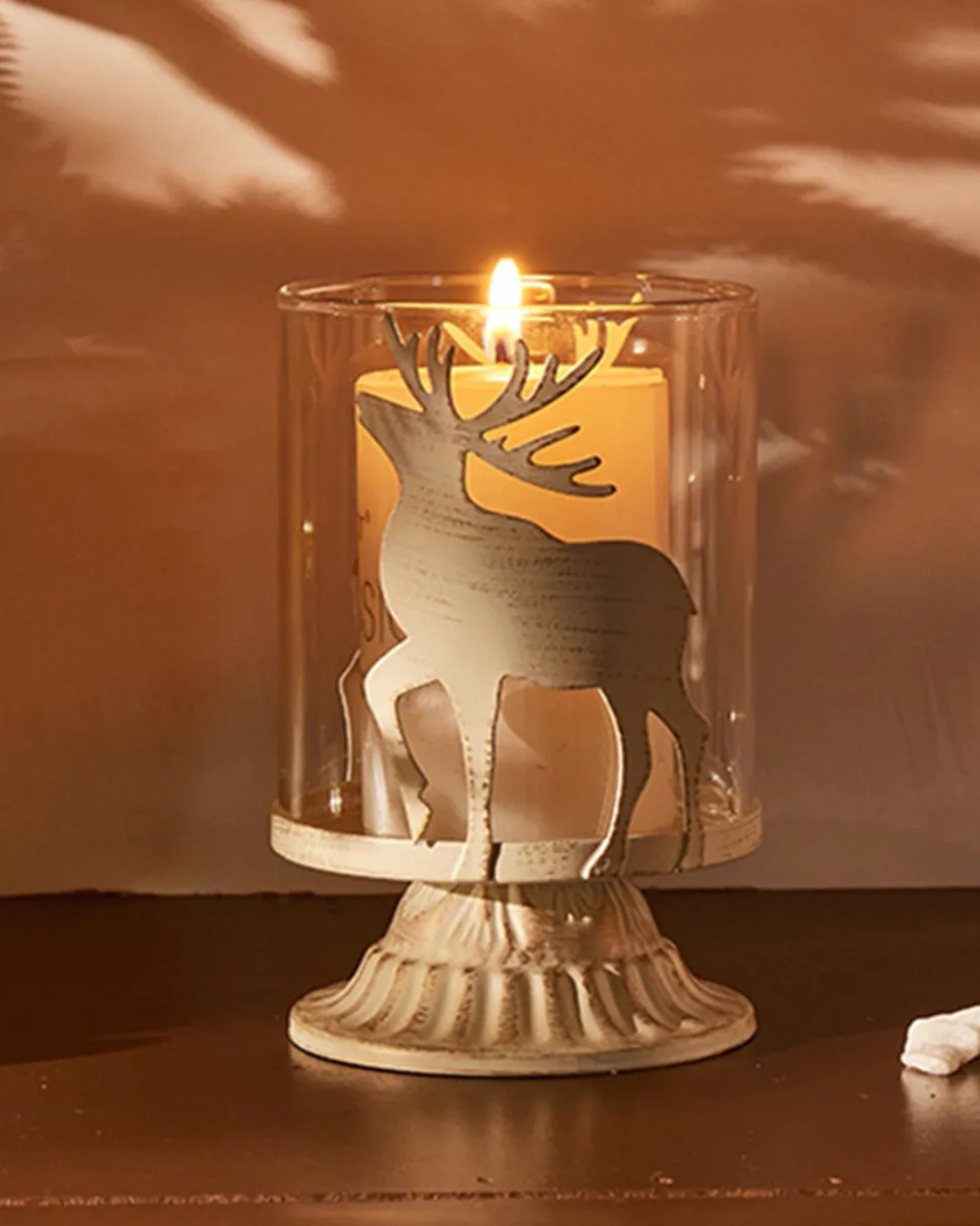 Castiçal de Natal em Vidro Retrô modelo alce com vela acesa