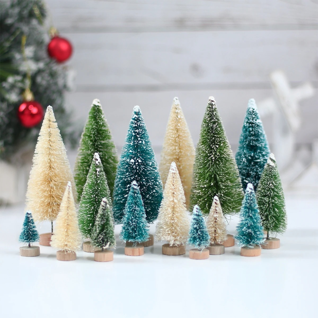 Conjunto Artesanal  de 8 Mini Árvores de Natal de Madeira e Sisal Decoração Natalina cores sortidas