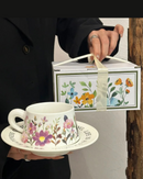 Conjunto de Pires e Caneca de Cerâmica Phalaenopsis Elegância para Café e Chá | Home Gaju