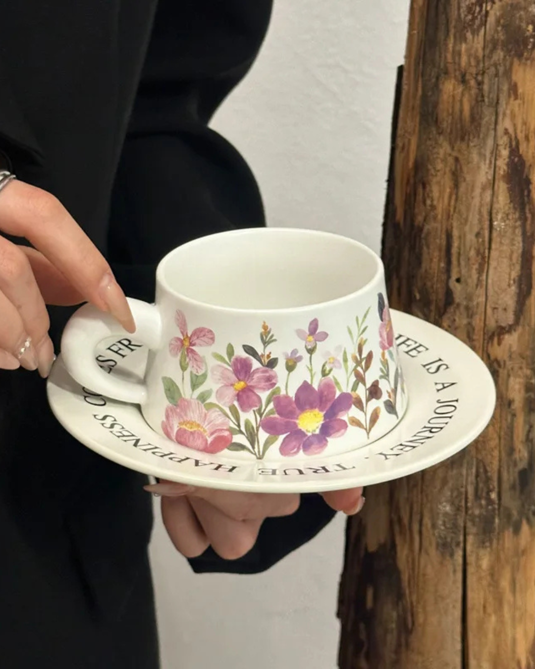 Conjunto de Pires e Caneca de Cerâmica Phalaenopsis Elegância para Café e Chá | Home Gaju