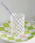 Copo de Vidro para suco sob prato