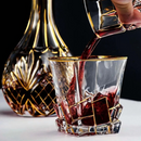 Copos de Uísque Gold Line – Cristal Dourado para Whisky, Cerveja e Coquetéis | Home Gaju