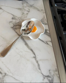 Descanso de Colher de Cerâmica em Formato de Ovo Frito | Home Gaju