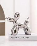 Escultura Decorativa de Cachorro sob livro