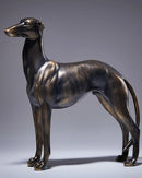 Estátua Decorativa de Cachorro Galgo em Resina no fundo branco do lado direito