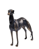Estátua Decorativa de Cachorro Galgo em Resina no fundo branco
