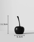 Frutas Decorativas Preto e Branco em Resina apoiadas em estante (Cereja preta)