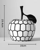Frutas Decorativas Preto e Branco em Resina apoiadas em estante (Maçã)