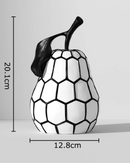 Frutas Decorativas Preto e Branco em Resina apoiadas em estante (Pêra)