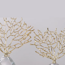 Estatueta Decorativa de Coral Dourado no fundo branco