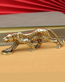 Estatueta Decorativa de Leopardo apoiada em mesa