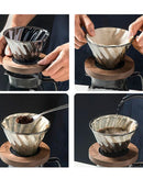 Modo de uso da Jarra de Café de Vidro sendo usada com café