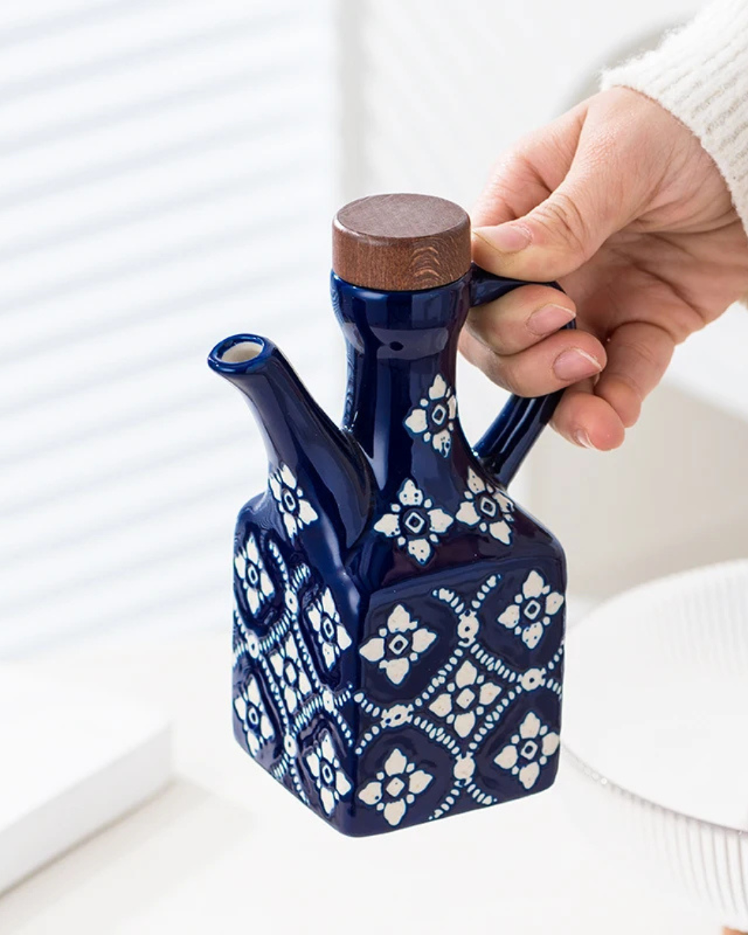 Pote de Óleo de Cerâmica 250 ml com Tampa de Madeira e Alça | Home Gaju
