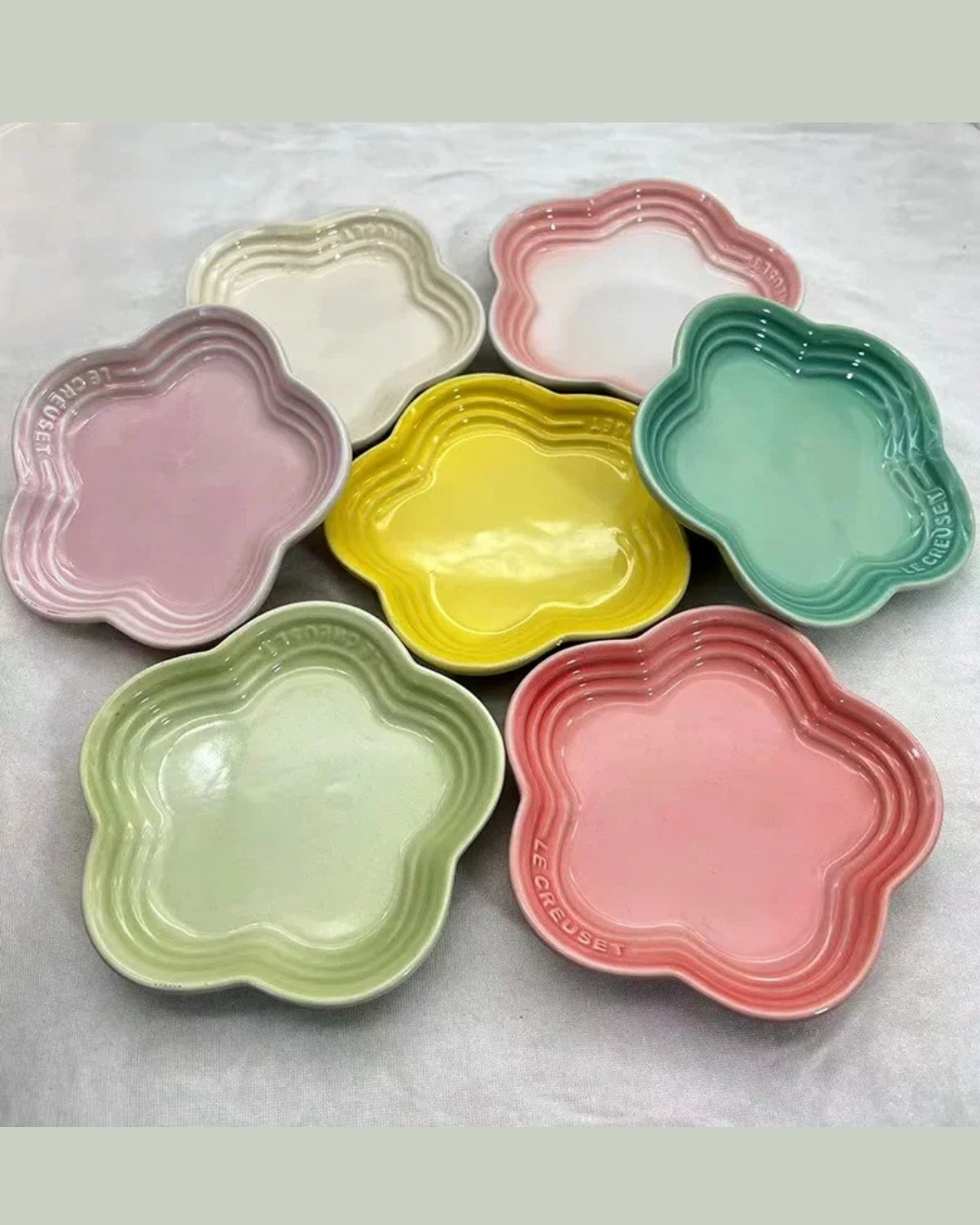 Prato Pequeno de Cerâmica Flor de Ameixa 14cm Estilo Francês para Sobremesas e Molhos | Home Gaju