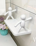 rack com prateleira com flor por perto fixado na parede
