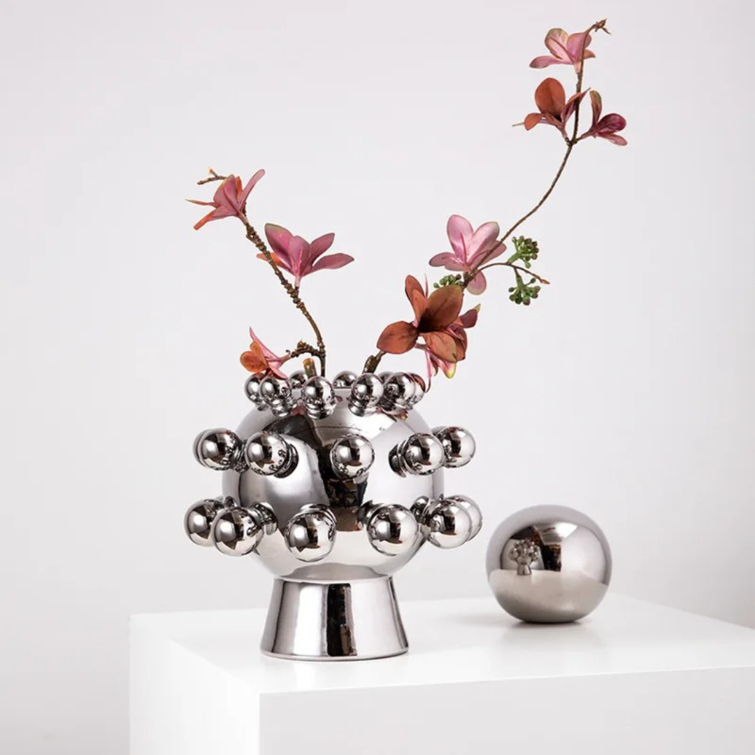Vaso de Cerâmica Banhado a Prata com Bolinhas Geométricas | Arte Moderna | Home Gaju