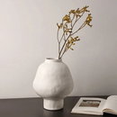 Vaso em Cerâmica branco com planta dentro