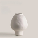 Vaso em Cerâmica brancono fundo branco