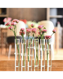 Conjunto de vasos de vidro para decoração com flores rosas na sala de estar
