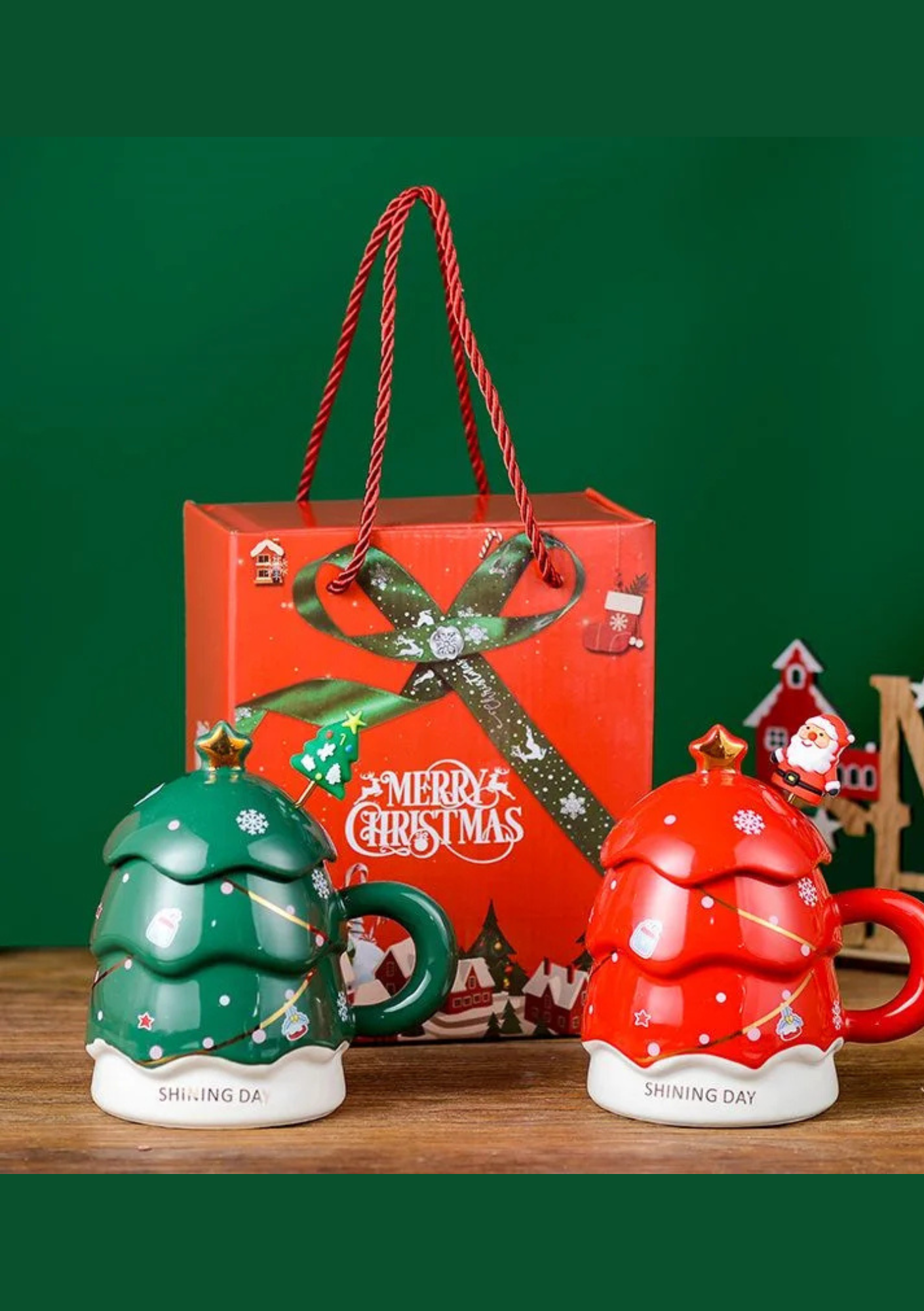 Xícara de Café em Formato de Árvore de Natal verde e vermelho com caixa de presente